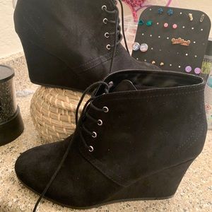 ❤️2 for 30 ❤️Black heeled booties